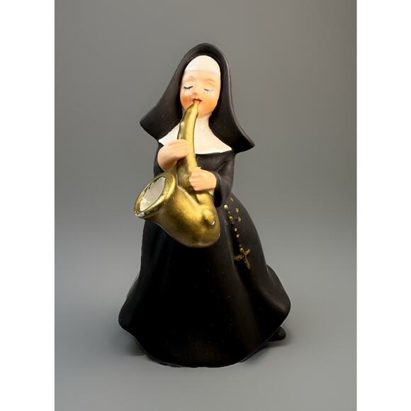 Napcoware Nun Playing Saxophone Figurine 7129 Made in Taiwan Black Habit VTG - Picture 1 of 6